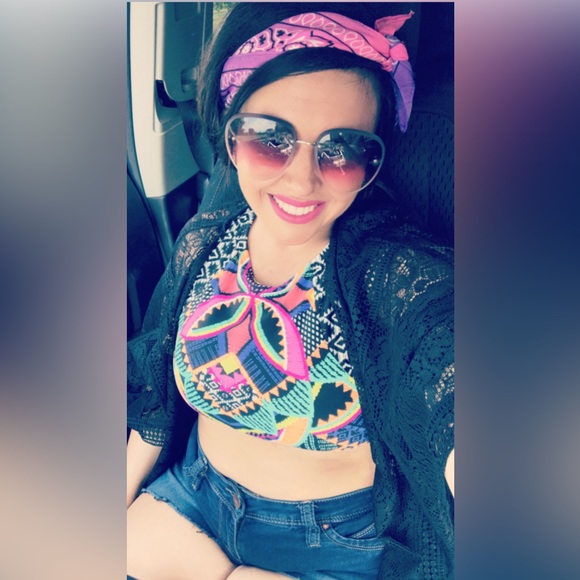 Meet your Posher, Christina - Picture 3 of 4